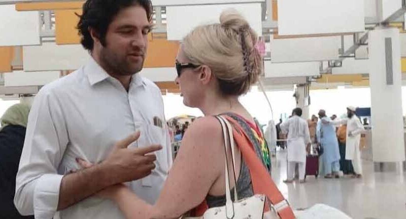 مینڈی امریکہ روانہ
