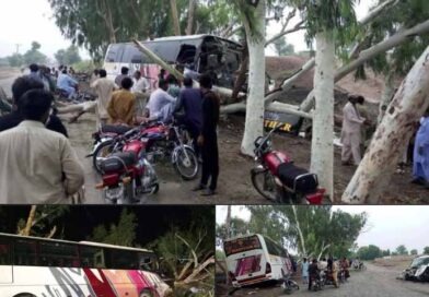 رحیم یار خاں : کوٹ سمابہ کے قریب کار کو بچاتے ہوئے اے سی کوچ درخت سے ٹکرا گئی