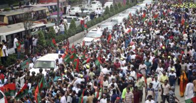 سابق وزیراعظم کا بیٹااچانک وطن واپس آگیا