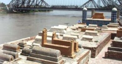 دریائے سندھ کے کنارے یہ 7 کنواری سہیلیوں کی قبریں ہیں ، اور ان کے پاس ایک کمرے میں آج کل کیا ہورہا ہے؟