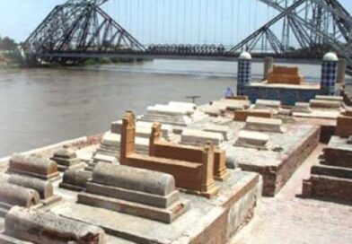 دریائے سندھ کے کنارے یہ 7 کنواری سہیلیوں کی قبریں ہیں ، اور ان کے پاس ایک کمرے میں آج کل کیا ہورہا ہے؟