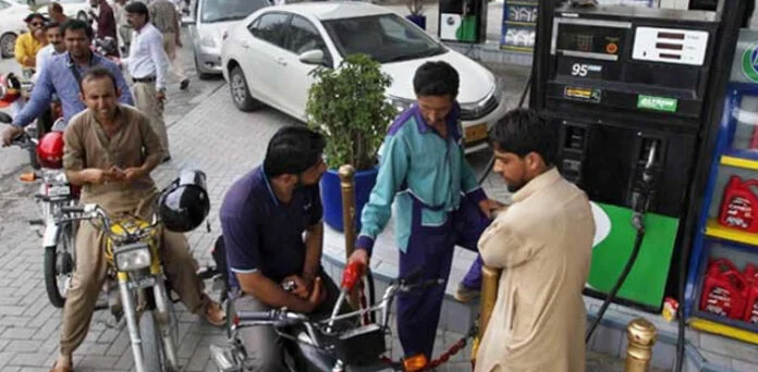 پاکستان میں پیٹرول بحران کا خطرہ ٹل گیا ! عوام کے لیے بڑی خوشخبری